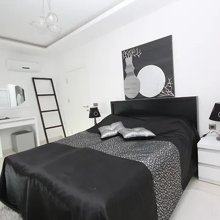 Nl, Seven Stars 2 B/r Luxury